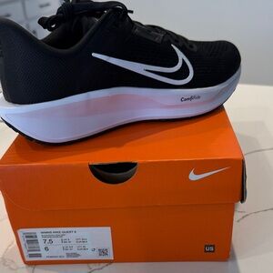 Nike Quest 6 Black and White Athletic Sneakers